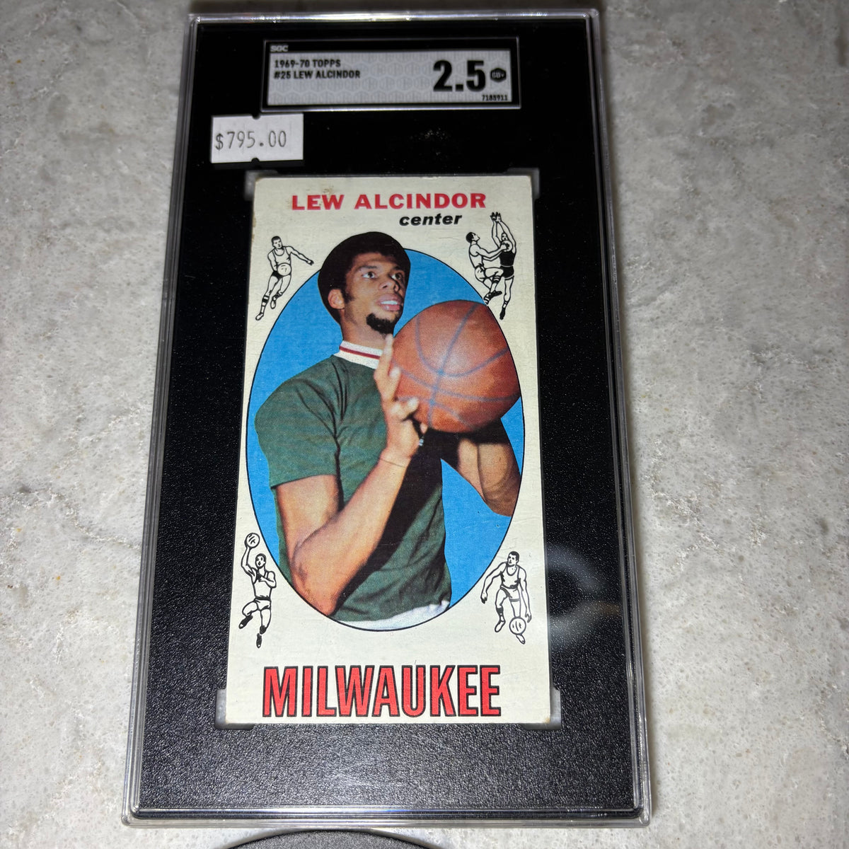 Lew Alcindor (Kareem Abdul-Jabaar) 1969-70 Topps #25 SGC 2.5