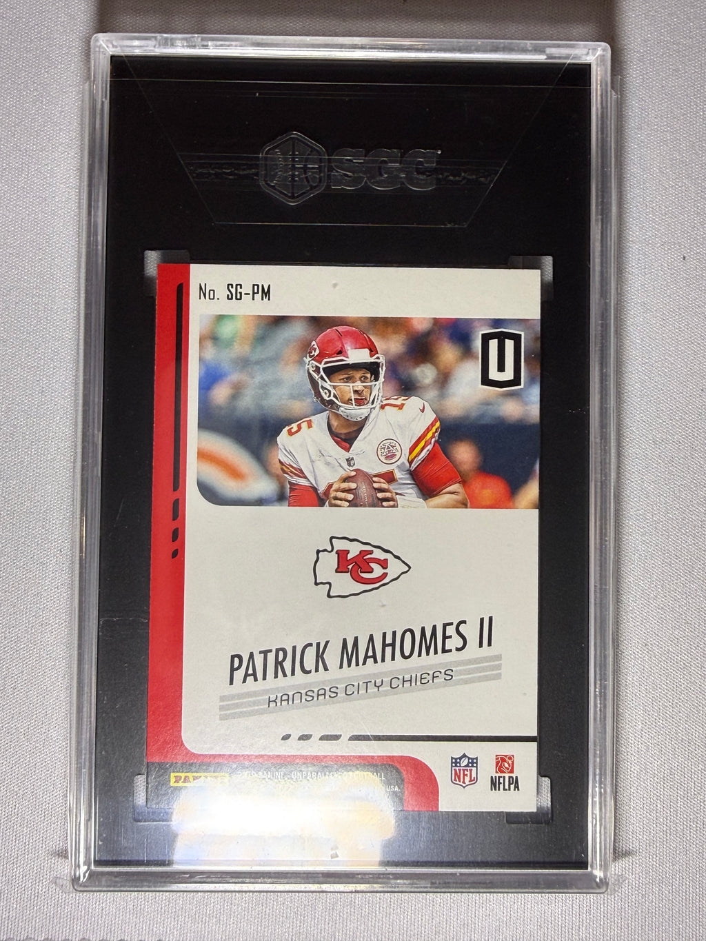 Patrick Mahomes 2019 Panini Unparalleled Spirit of the Game SGC 10